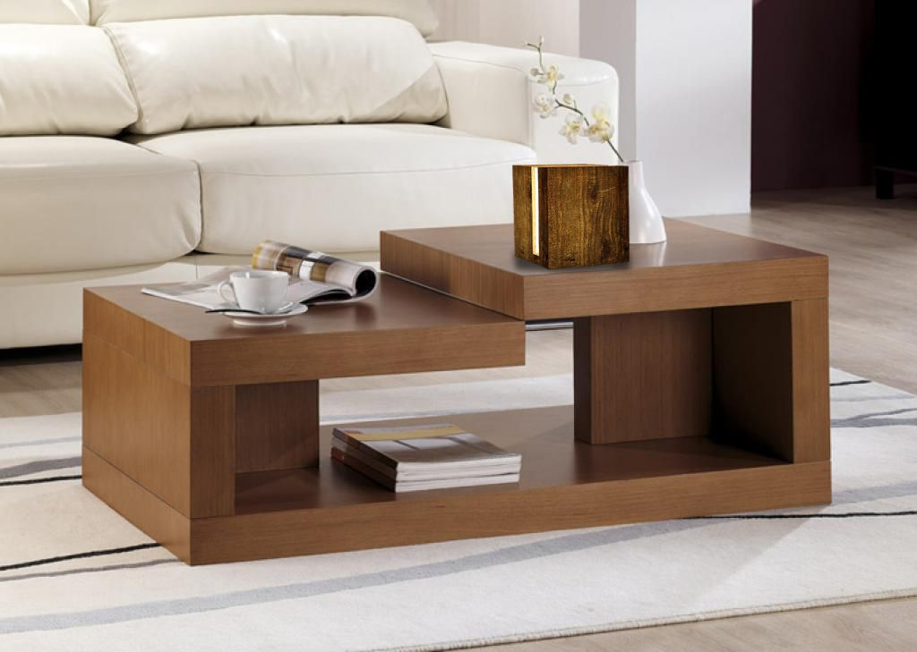 Mesa de centro moderna de madera con diseño modular y sofá blanco